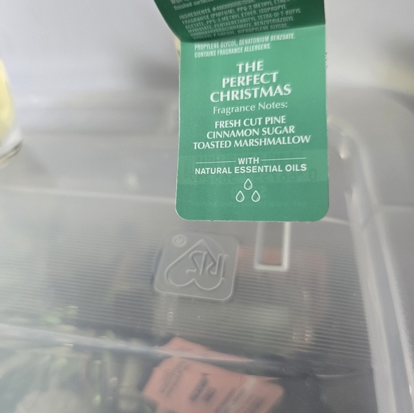 white barn BATH BODY WORKS WALLFLOWER REFILL enhanced the perfect Christmas - Picture 2 of 2